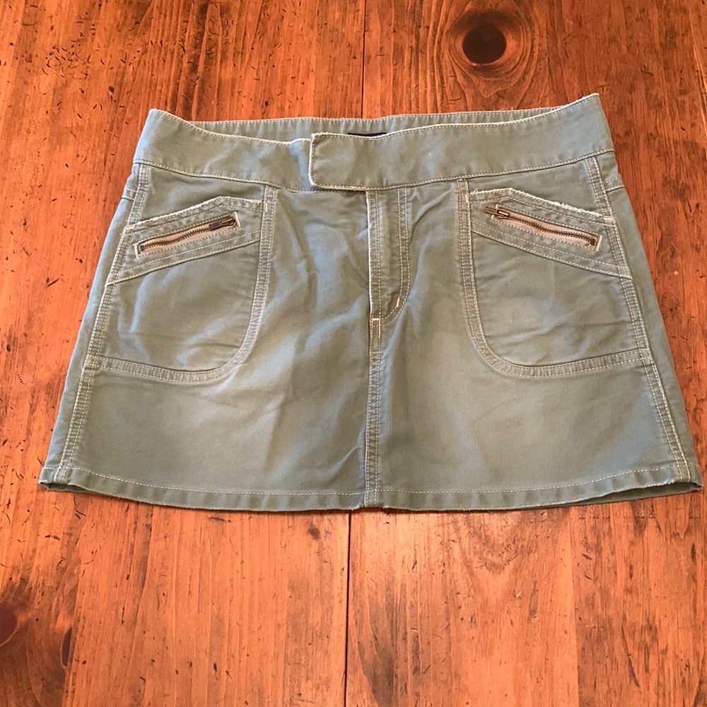 *** American Eagle Outfitters Green Mini Skirt Size 8